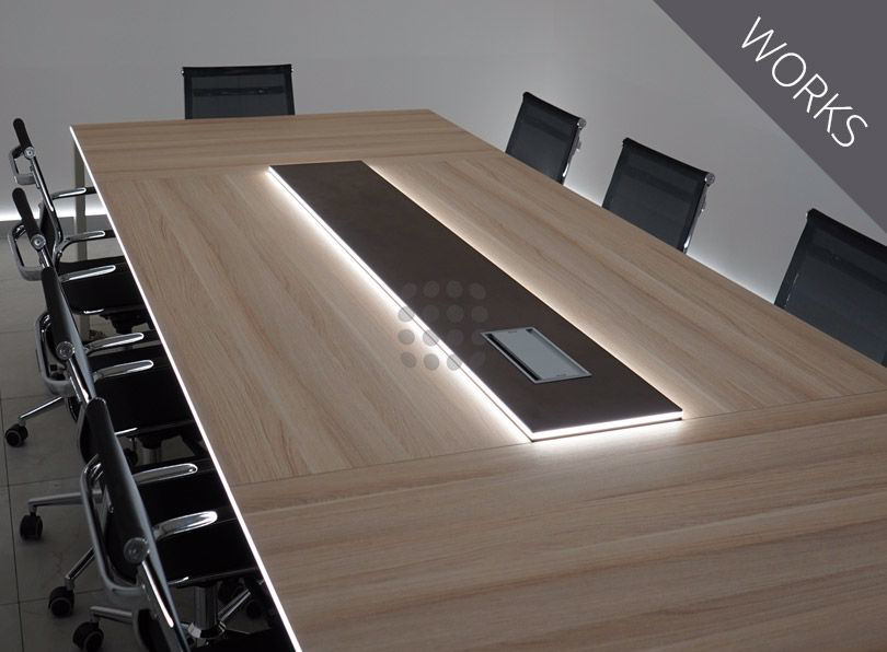 Table de réunion avec éclairage LED